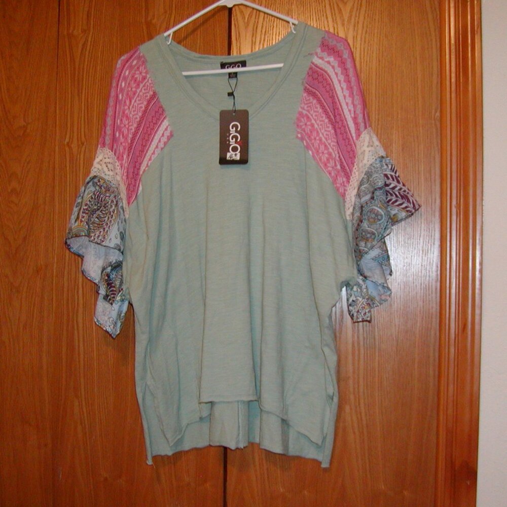 NWT Gigio ruffle sleeve T-shirt